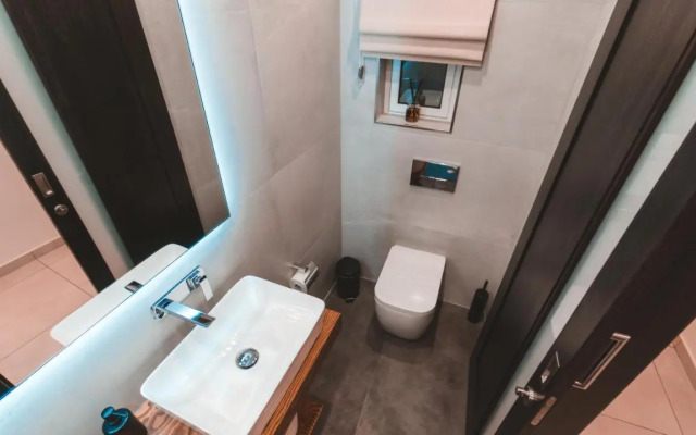 Ideal Location, Stylish 1BR Apartment with Free Parking