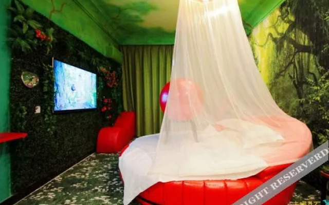 Weihui Yuexiu Theme Hotel