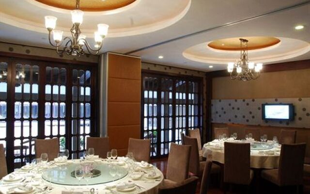 West Lake Hillview International