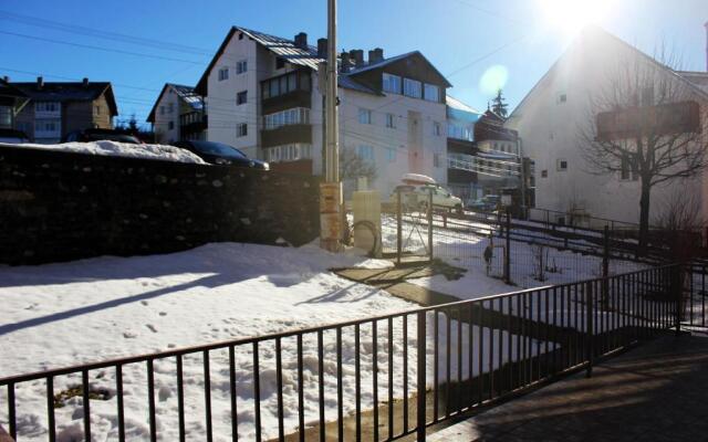 Happy Holiday Apartments