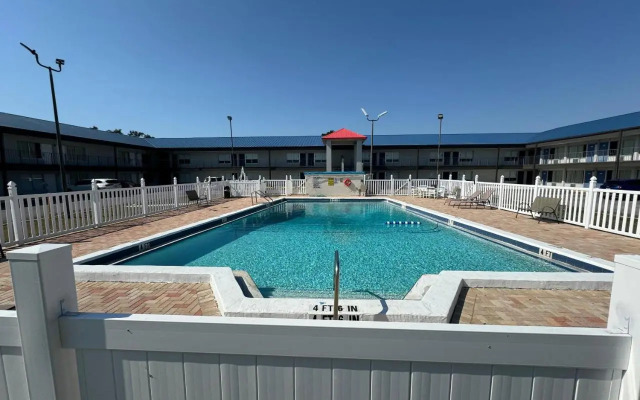 Inn & Suites Of Englewood