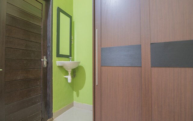 RedDoorz near Living Plaza Balikpapan 2