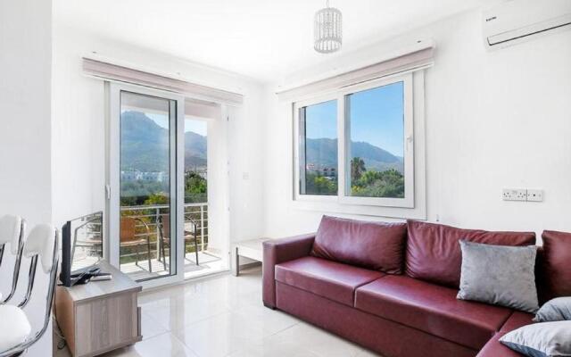 Cozy Flat With Shared Pool Near Sea in Kyrenia