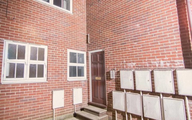 Bright top Floor one bed apt in Southville