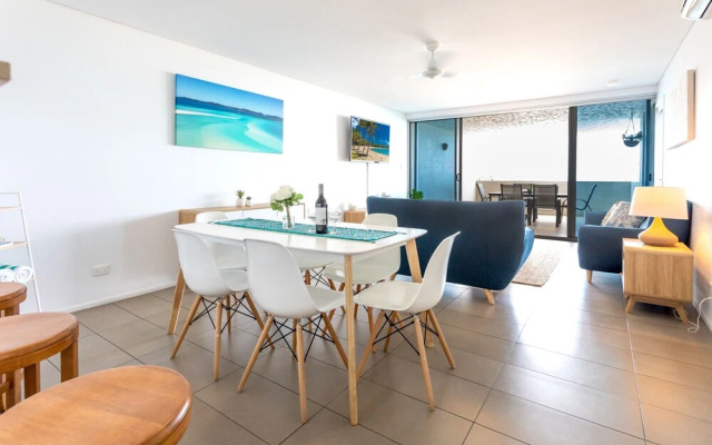 Stunning Sea Views Azura 7 Airlie & Wifi