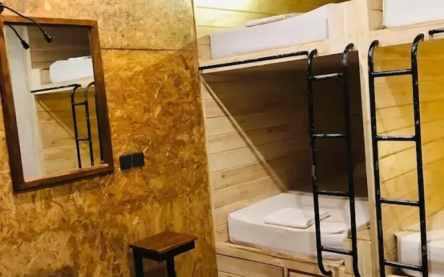 Tuk Tuk Hostel