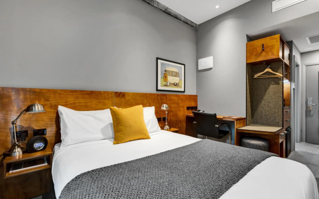 King and Queen Hotel Suites