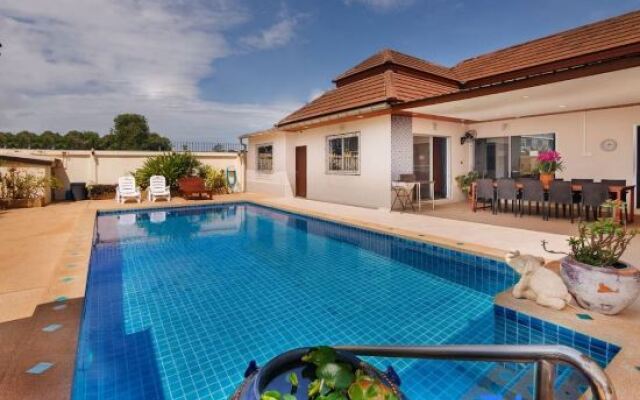 Villa Bos Near the Beach of Jomtien