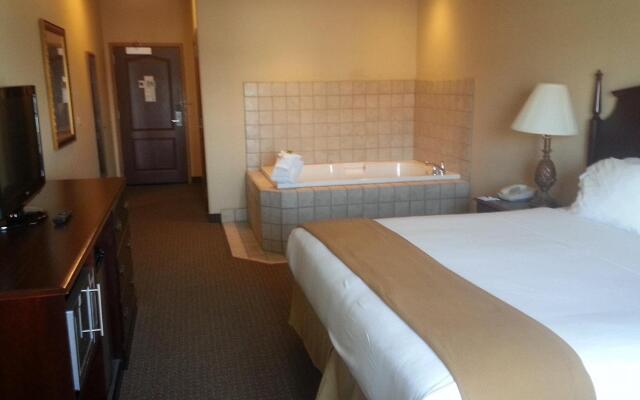 Holiday Inn Express Hotel & Suites Milwaukee Airport, an IHG Hotel