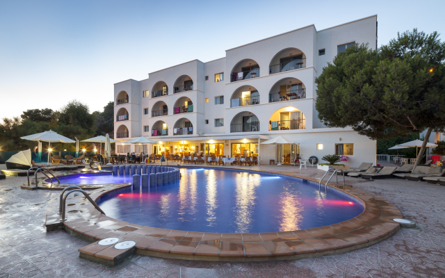 Aparthotel Puerto Cala Vadella