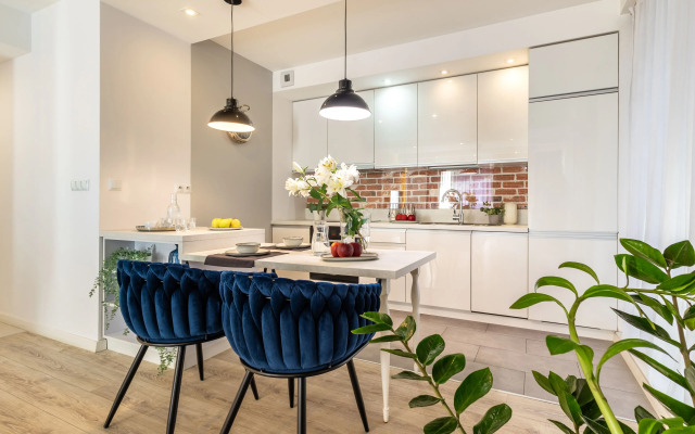 Luxury Apartments Just In Center