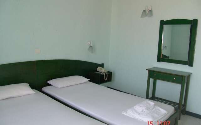 Nikos Apartments