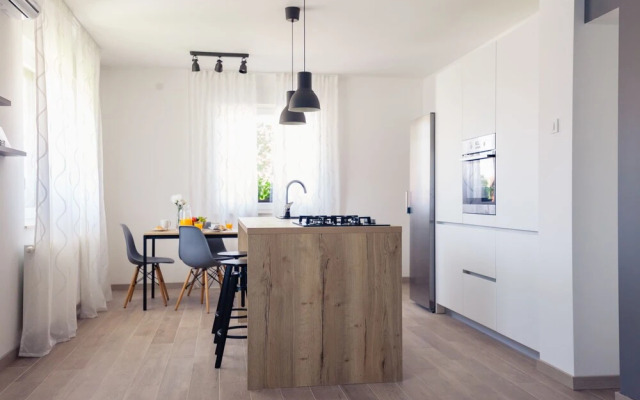 Rooms & apartments Karlo