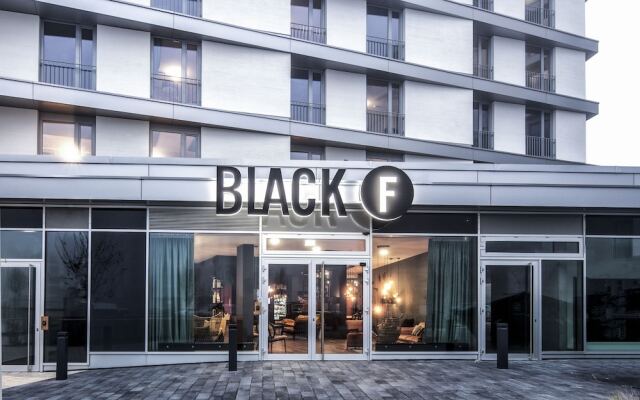 Black F House - Serviced Apartments