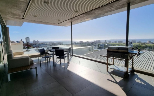 Stylish 2 Bedroom Apartment With Stunning City Views