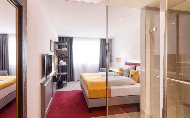 Holiday Inn — the niu, Franz Vienna