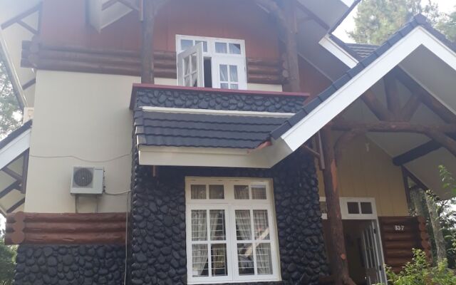 Villa Kota Bunga Azalea