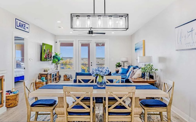 Luxury Waterfront Condo W/pool & Views!