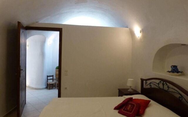 Iridanos Cave House