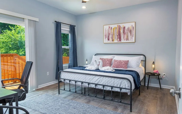 Heaven-sent Convenient 4br/ 3BA Near Downtown