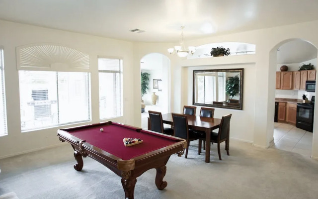Near Great Shopping & Dining! Pool Table & Games!