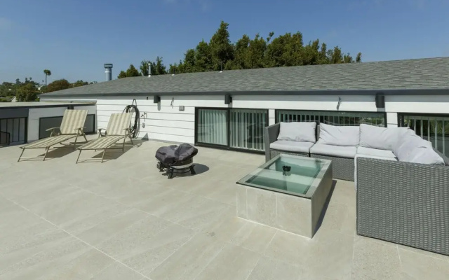 2nd Story Masterpiece In Venice Beach 4 Bedroom Home by RedAwning