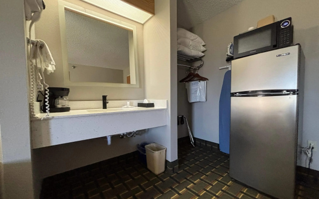 Super 8 by Wyndham Mt. Carmel IL