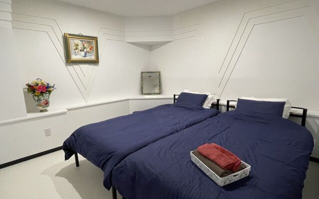 Zenibako House 1F