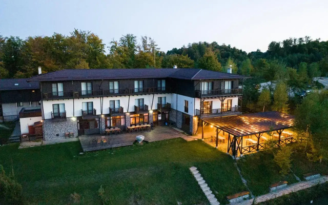 Potcoava Mountain Hideaway