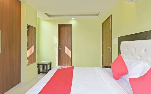 OYO 22585 Flagship Sumit House