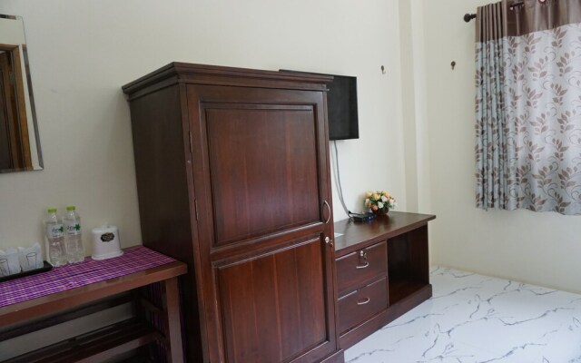 Reun Pon Aek Hotel