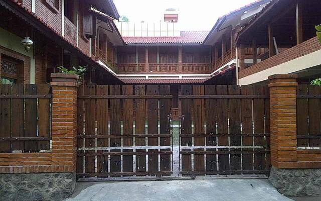 Roemah Balewaringin