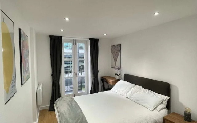 Stunning 3BD Maisonette W/balcony - Old Street!
