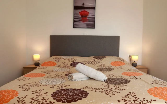 Immaculate 2-bed Apartment in Okrug Gornji