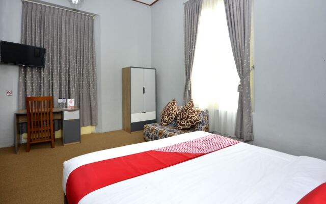 Golden Inn 2 by OYO Rooms