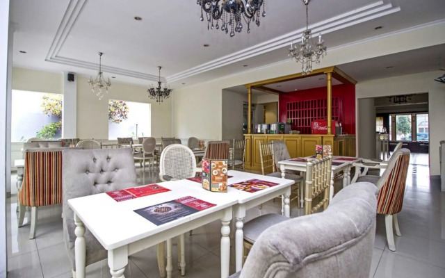 Residences by RedDoorz near Rumah Mode