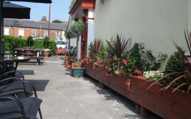 Trowel And Hammer Inn