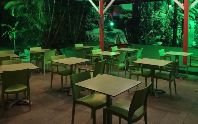 Karaibes Hotel & Residence
