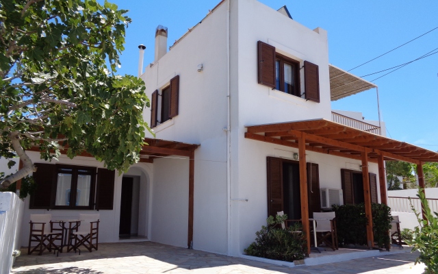 Petros Studios & Suites