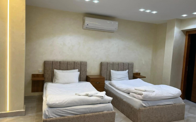 Pyramids Height Inn