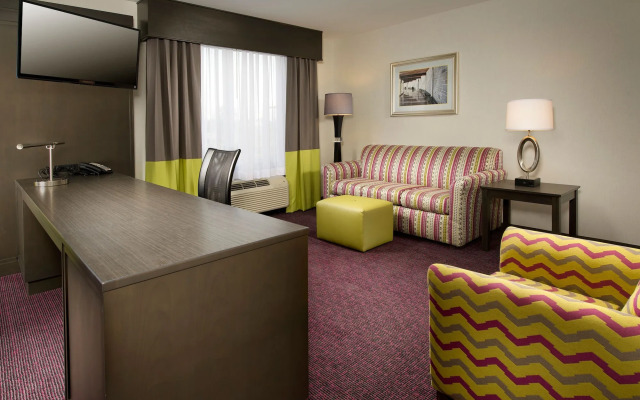 Hampton Inn & Suites Buffalo Airport