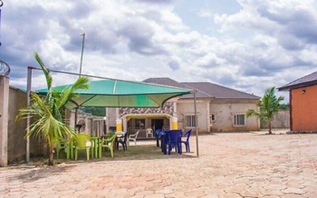 De Royal Hotel and Suites