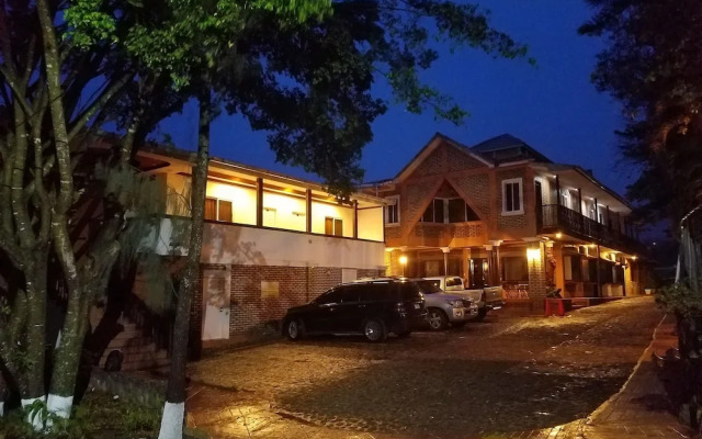 Hotel Club Quinta Pat Resort & Restaurant