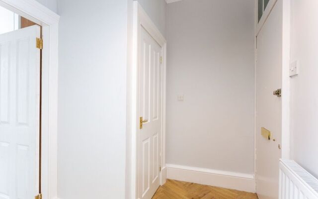 Silver Lining - Luxury New Town Apartment