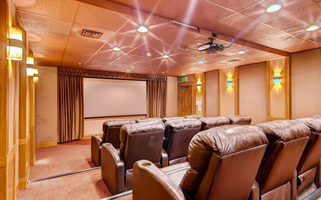 Water House On Main Street #6106