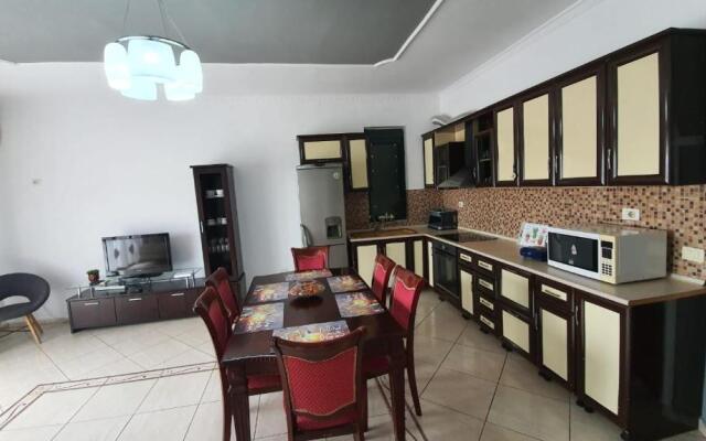 Cozy 2 bedroom /1 Bath Apartment/Tirana