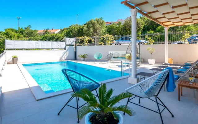 Apartments Sandra Solitudo I