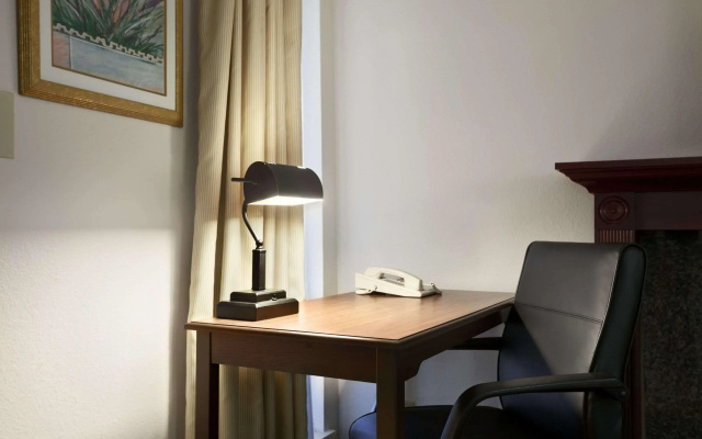 Hawthorn Suites of Troy