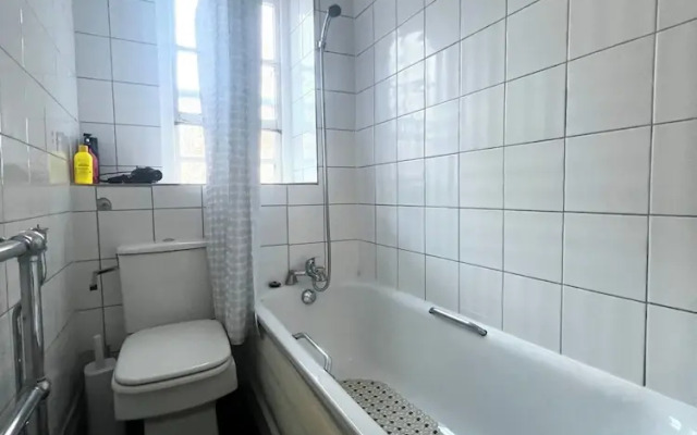 Marble Arch Chic Apartment With Air Conditioner