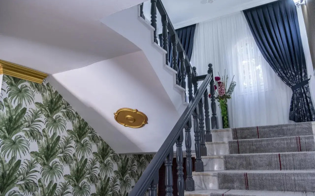 Mustis Royal Plaza Hotel